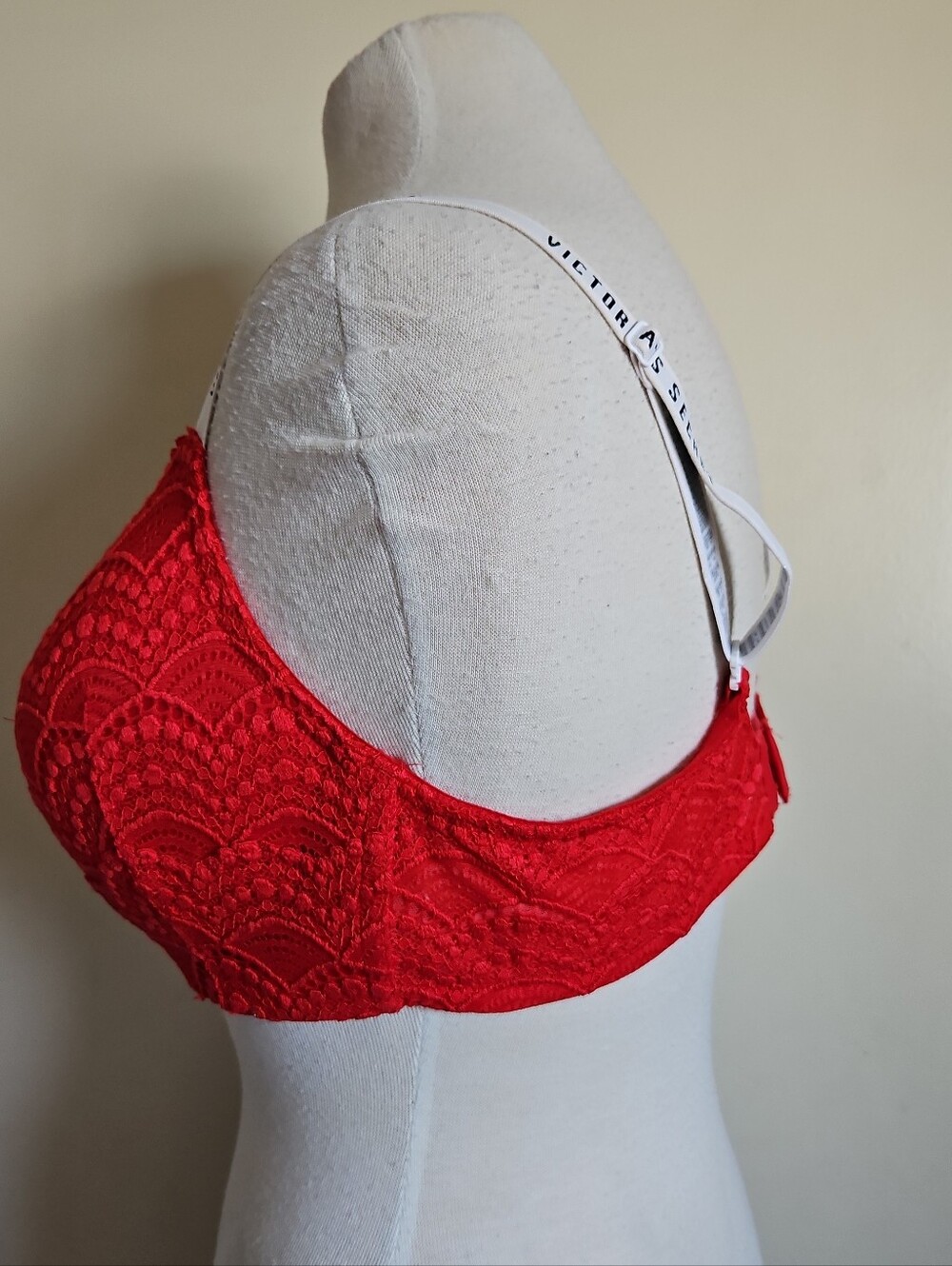Victoria's Secret Red Lace Lined N-Wire Padded Bra Size 40D - Picture 4 of 12